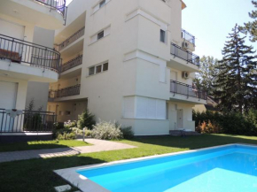 Отель Dóra apartman  Шиофок